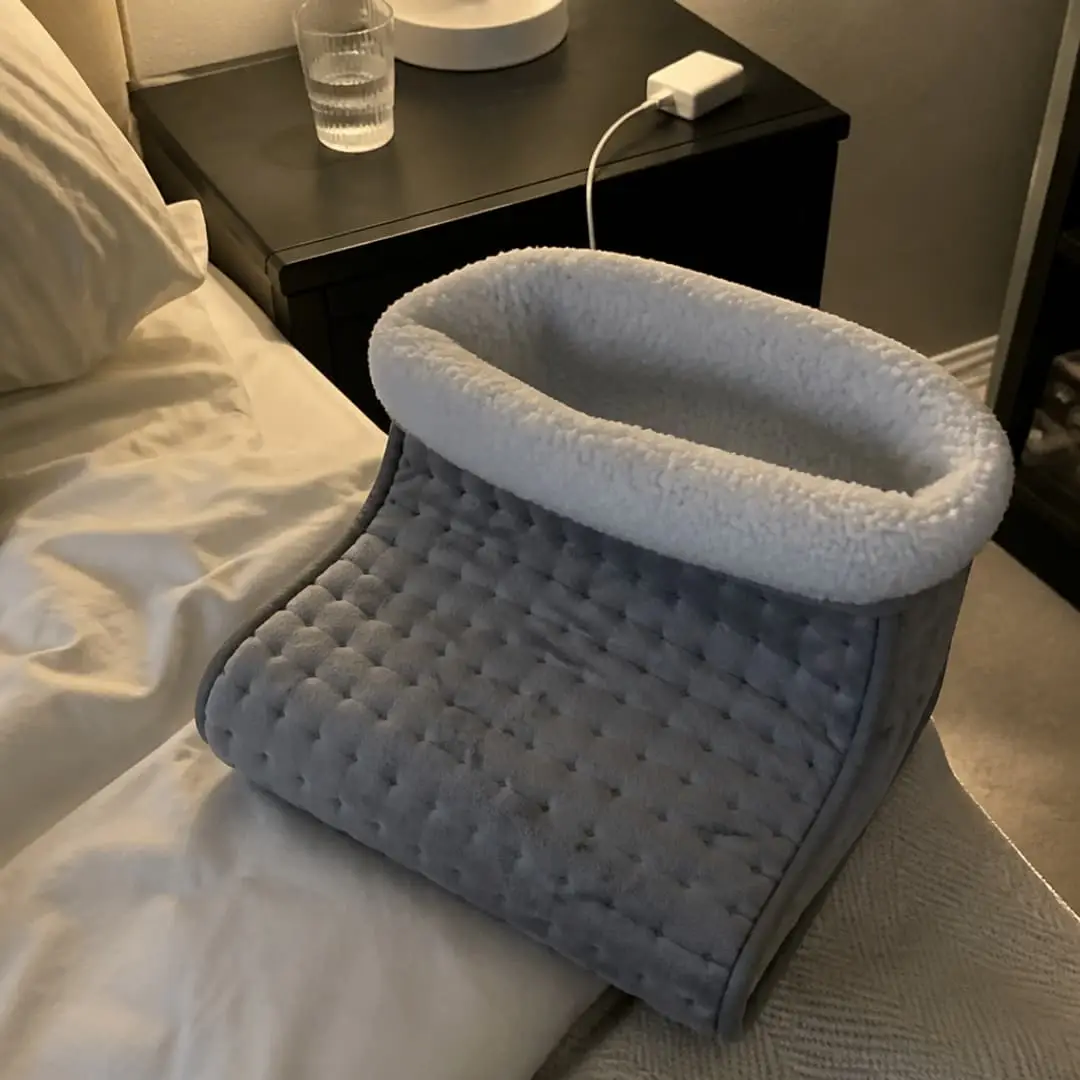 Al costado de la cama